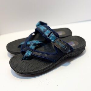 Skechers Reggae - Trailway women's sandals in a black and blue colorway size 6